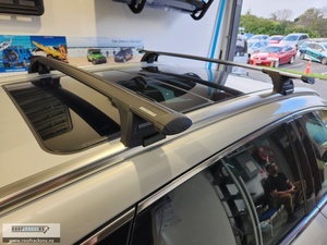 Roof Racks: Aero Thrubar Black