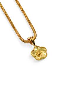 Pendants: 22ct Gold Flower Pendant