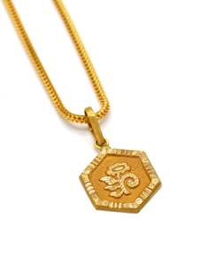 Under 500: 19ct Gold Flower Pendant