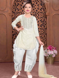 Girls Wear: Vyana Patiala Suit