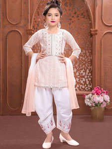 Girls Wear: Aarna Patiyala Suit