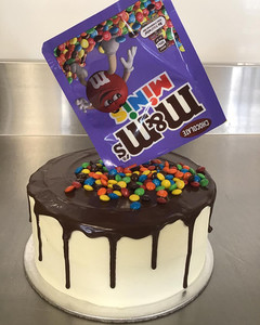 M & M Cake Rosebowl Cafe & Bake