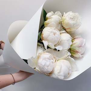 Peonies: Bowl of Cream - En Masse