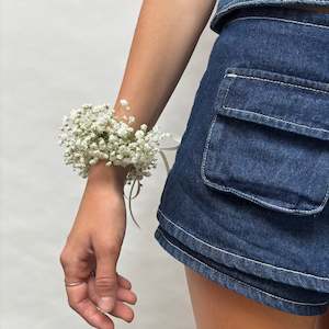 Gypsophila wrist cuff