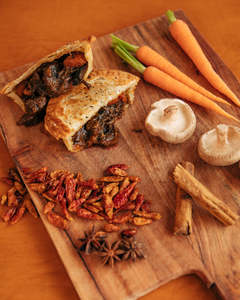 Products: Beef Roti Pie – 4 Pack [AUCKLAND DELIVERY ONLY]