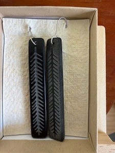 Stone Arrow Earrings: Stone Arrow rimu leaf drop