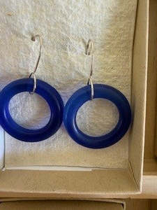 Stone Arrow Earrings: Stone Arrow small hoop