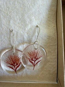 Stone Arrow Earrings: Stone Arrow rata flower