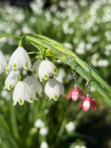 Jewellery Brooches: StoneArrow snowdrop
