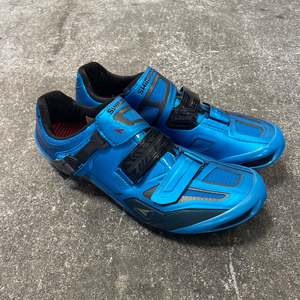Mountain Shoes: Shimano XC90 MTB-Pro Shoes