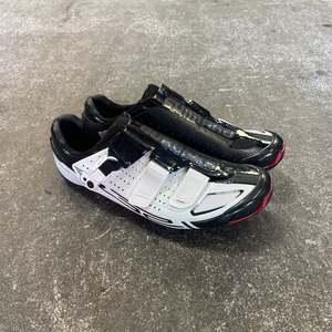 Shoes: Shimano R321 Shoes