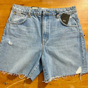 Mom Fit: NEUW Edie Short