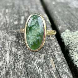 New Zealand Pounamu Greenstone: 9ct Gold New Zealand Greenstone ring