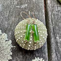 9ct gold Kahurangi (New Zealand pounamu) claw set earrings