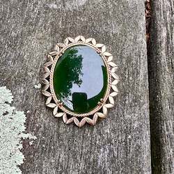 9ct Gold Vintage Dark New Zealand Greenstone Brooch