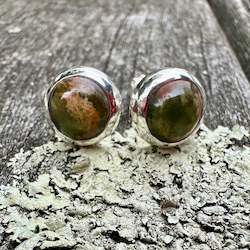 New Zealand Pounamu Greenstone: 8mm Marsden Flower studs