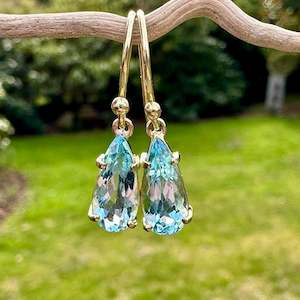 14ct gold: Small Aquamarine earrings