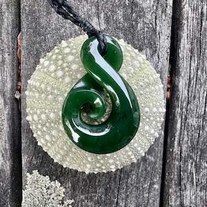 Pounamu New Zealand Taonga: Rau kumara koru