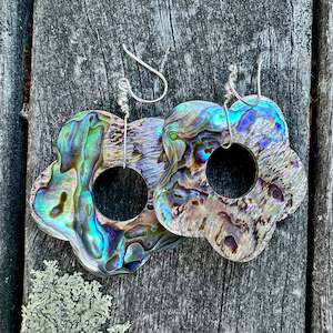 Pāua shell flower earrings
