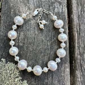 white freshwater pearl bracelet
