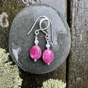 Pearls: Indian ruby & freshwater pearl earrings