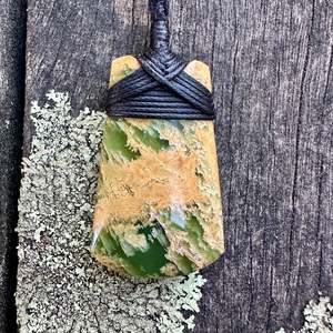 Pounamu New Zealand Taonga: Pepe (tiny) toki