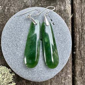 Pounamu New Zealand Taonga: small marsden flower earrings