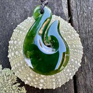 small dark NZ greenstone matau