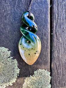 Pounamu New Zealand Taonga: Double rau kumara