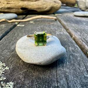 Peridot & diamond ring