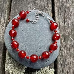 Under 300: Faceted carnelian bracelet