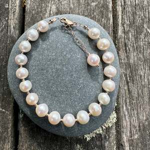 Pearls: white freshwater pearl & rose gold fill bracelet