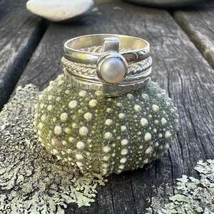 Pearls: Freshwater pearl fine unity ring