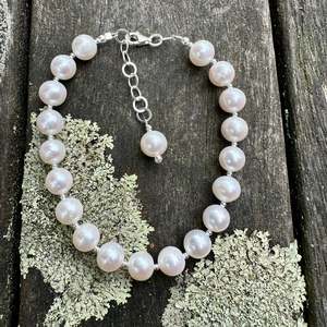 white freshwater pearl & sterling silver bracelet