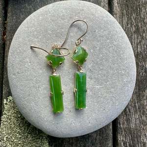 2 tier 9ct NZ greenstone earrings