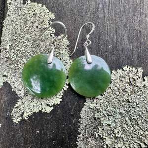 round flat new zealand greenstone drop earrings