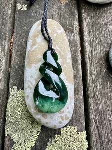 All Pounamu: Double twist rau kumara