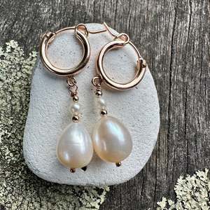 White freshwater pearl drops