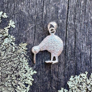 Sterling silver flat kiwi pendant