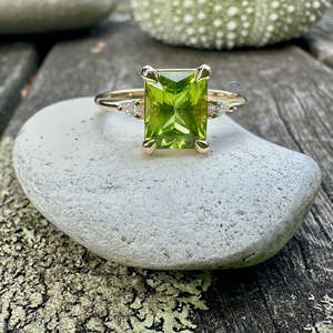 2.41ct Peridot LOLA ring