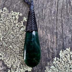 medium NZ greenstone roimata
