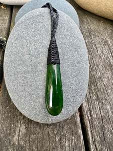 All Pounamu: medium kawa kawa roimata