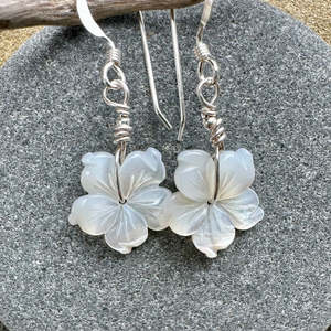 Carved mother of pearl flowers