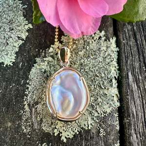 Contemporary pink freshwater pearl pendant