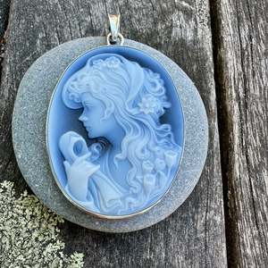 Half Price: Classic hardstone cameo