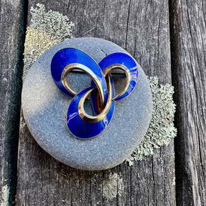 Vintage Norwegian enamel brooch