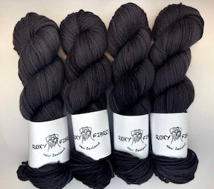 Products: DK Sock Yarn Noir – Roxy Fibres
