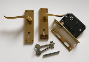 Victorian Lever Door Handles With Mortice Lock - Polished Brass