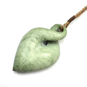 Te Ua Hamuera: Single twist Pendant