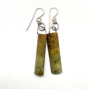 Te Ua Hamuera: Raukaraka Pounamu, earrings